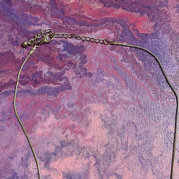 Silver Toned Necklace with Round Pendant Costume Jewelry - Picture 4 of 5